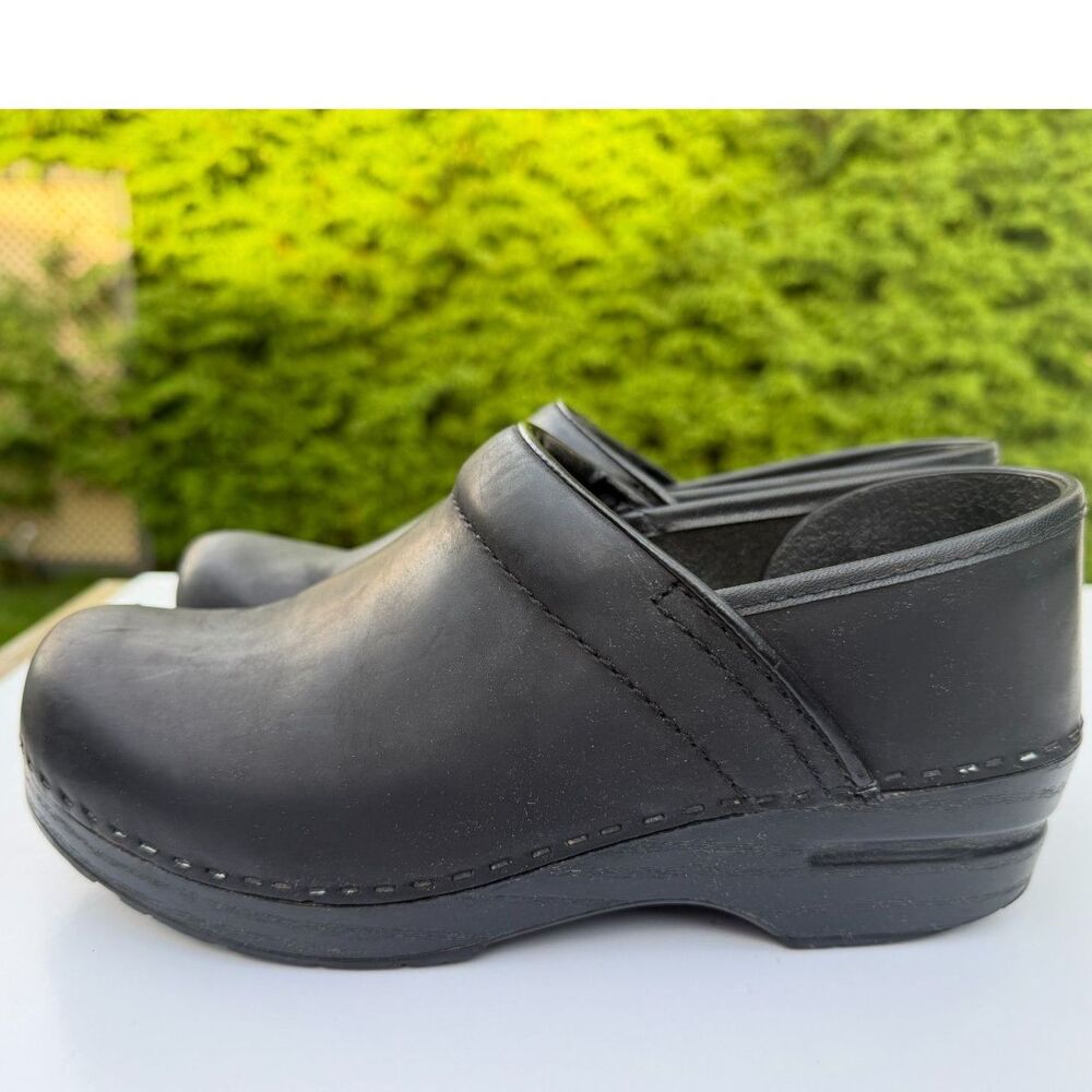 Dansko Professional Black Oiled Leather Clogs EU 38 US 7.5-8 Nursing Shoes